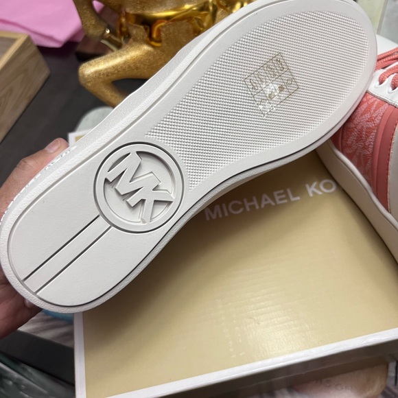 🌹🌹NEW Michael Michael Kors sneakers
(HOST PICK 2/22) - Picture 7 of 9